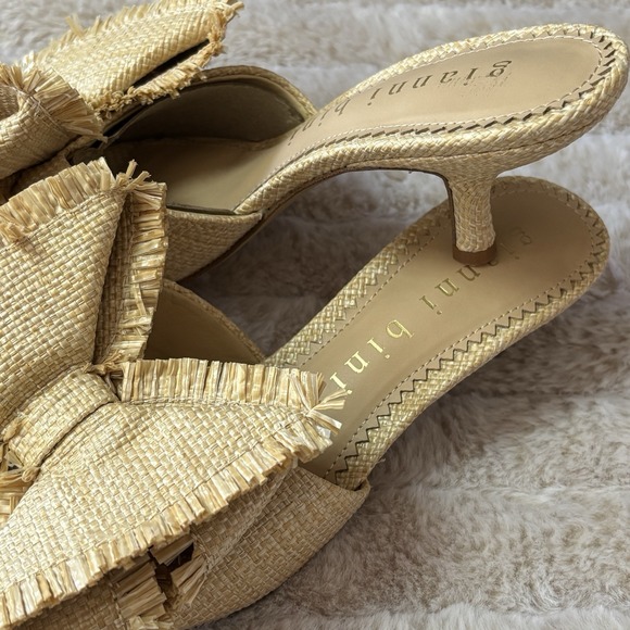 Gianni Bini Le Cadeau Raffia Bow Kitten Heel Mules 6M Natural Beige NEW - Picture 4 of 8